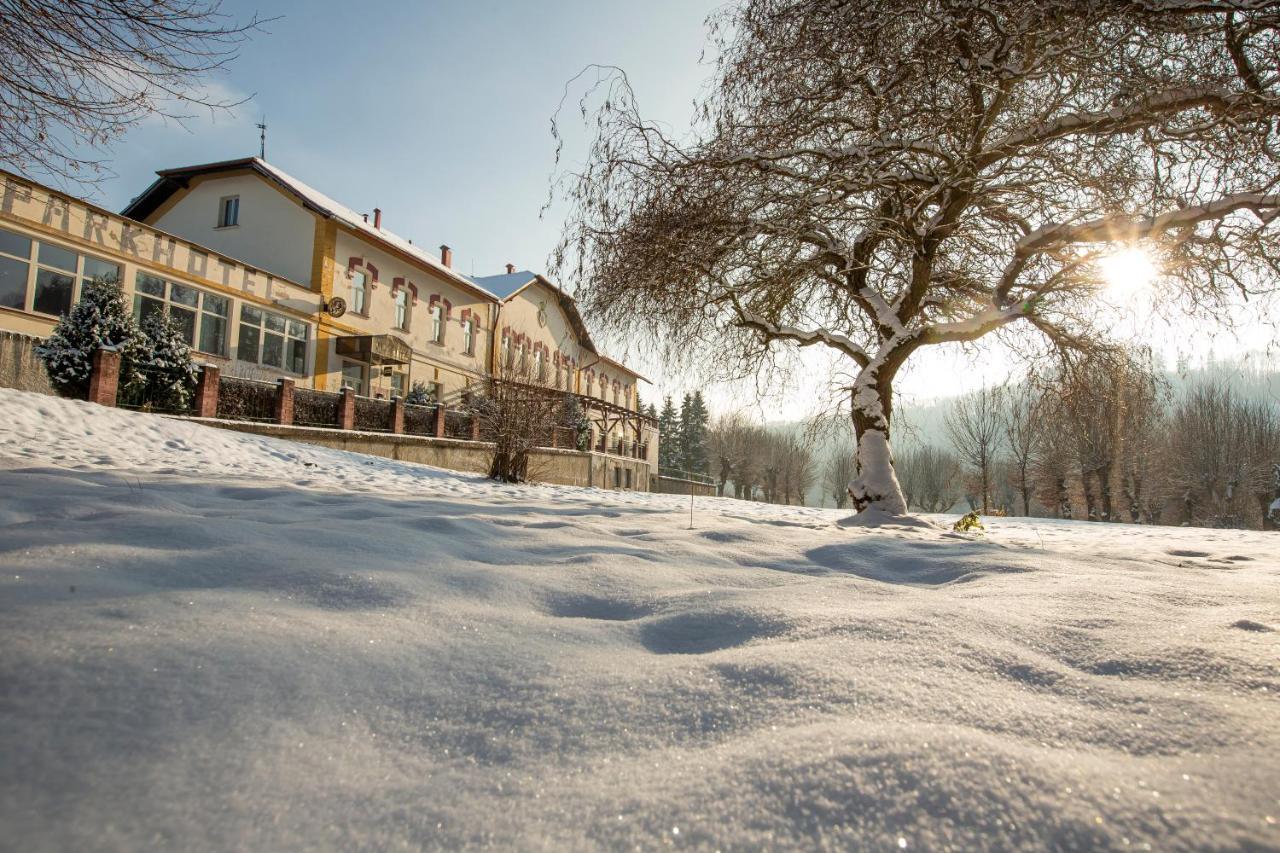 Pension V Parku Cesky Sternberk Exteriér fotografie