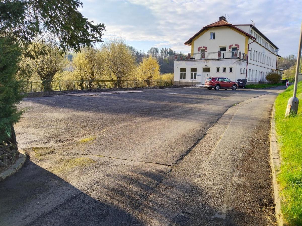 Pension V Parku Cesky Sternberk Exteriér fotografie