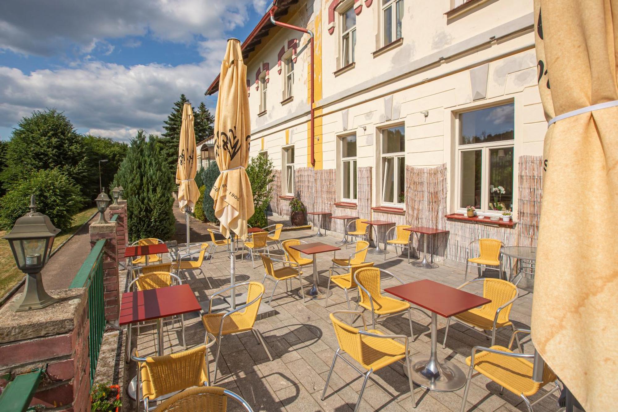 Pension V Parku Cesky Sternberk Exteriér fotografie